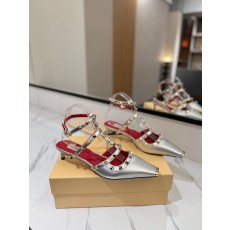 발렌티노 스터드 클 스트랩 샌들 001-252770