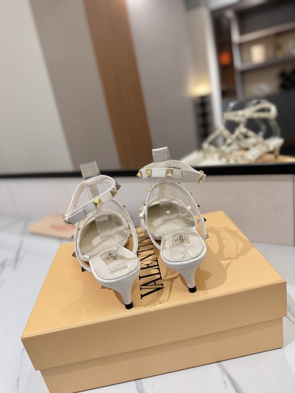 발렌티노 클래식 스터드 앵클 스트랩 샌들 001-252771