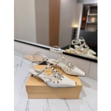 발렌티노 클래식 스터드 앵클 스트랩 샌들 001-252771