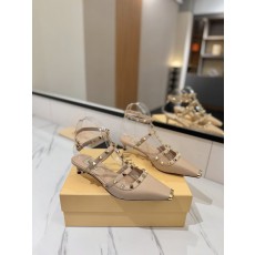 발렌티노 클래식 스터드 앵클 스트랩 샌들 001-252772