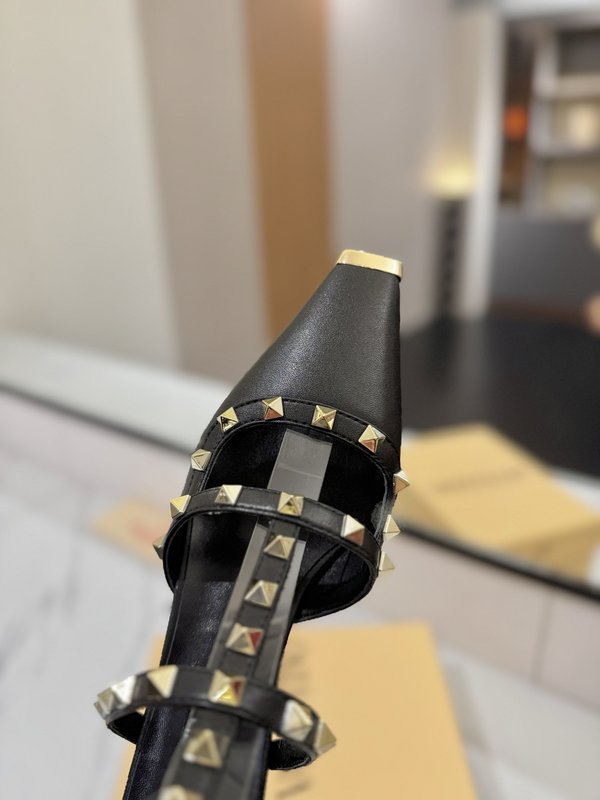 발렌티노 클래식 스터드 앵클 스트랩 힐 샌들 001-252775