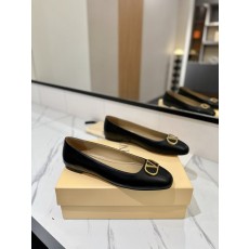 발렌티노 라운드 토 버클 플랫 발레리나 슈즈 001-252776
