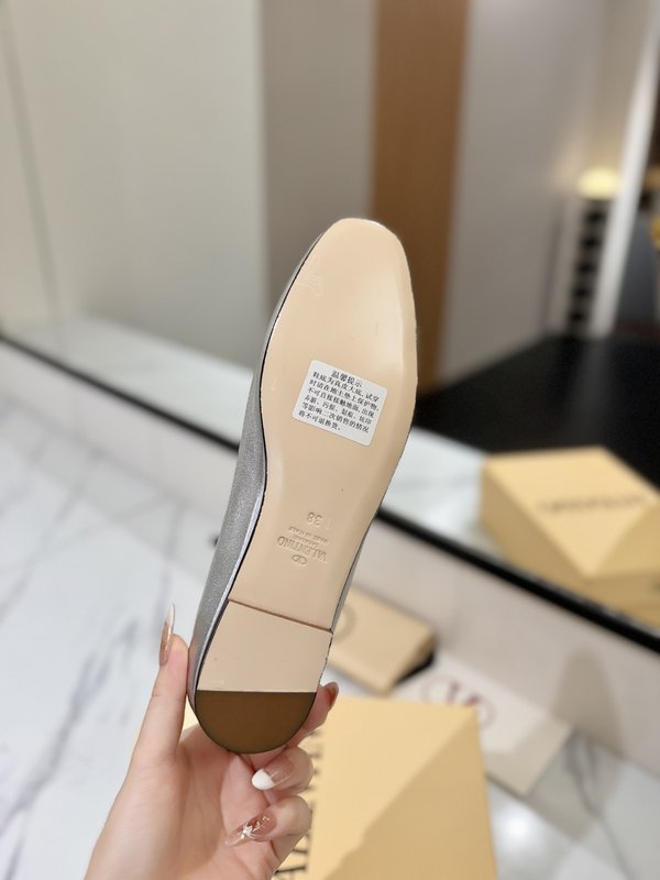발렌티노 라운드 토 버클 플랫 발레리나 슈즈 001-252778