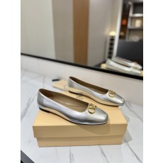 발렌티노 라운드 토 버클 플랫 발레리나 슈즈 001-252778