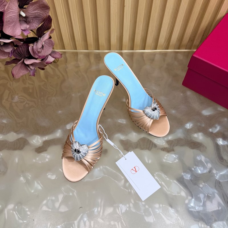 발렌티노 실크 하트 스트랩 힐 샌들 001-252797