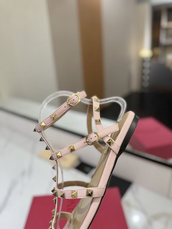 발렌티노 클래식 스터드 앵클 스트랩 샌들 001-252803