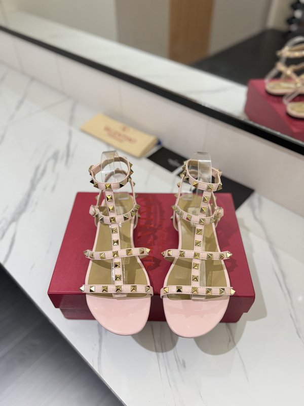 발렌티노 클래식 스터드 앵클 스트랩 샌들 001-252803