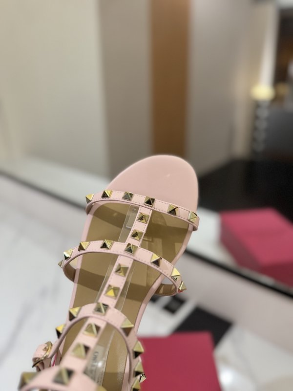 발렌티노 클래식 스터드 앵클 스트랩 샌들 001-252803