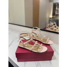 발렌티노 클래식 스터드 앵클 스트랩 샌들 001-252803