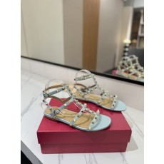 발렌티노 클래식 스터드 앵클 스트랩 샌들 001-252804