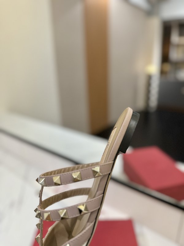 발렌티노 리 포인트 플랫 뮬 001-252807