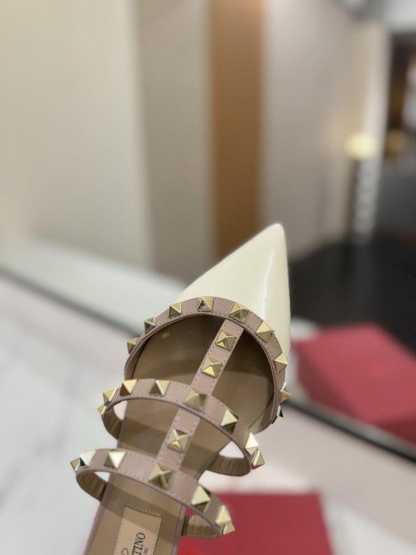 발렌티노 리 포인트 플랫 뮬 001-252807