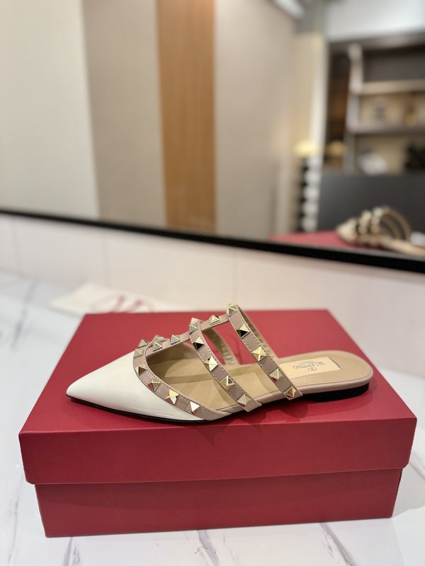 발렌티노 리 포인트 플랫 뮬 001-252807