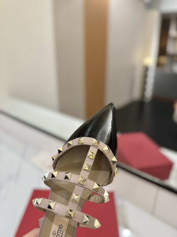 발렌티노 스터드 포인트 플랫 뮬 001-252808
