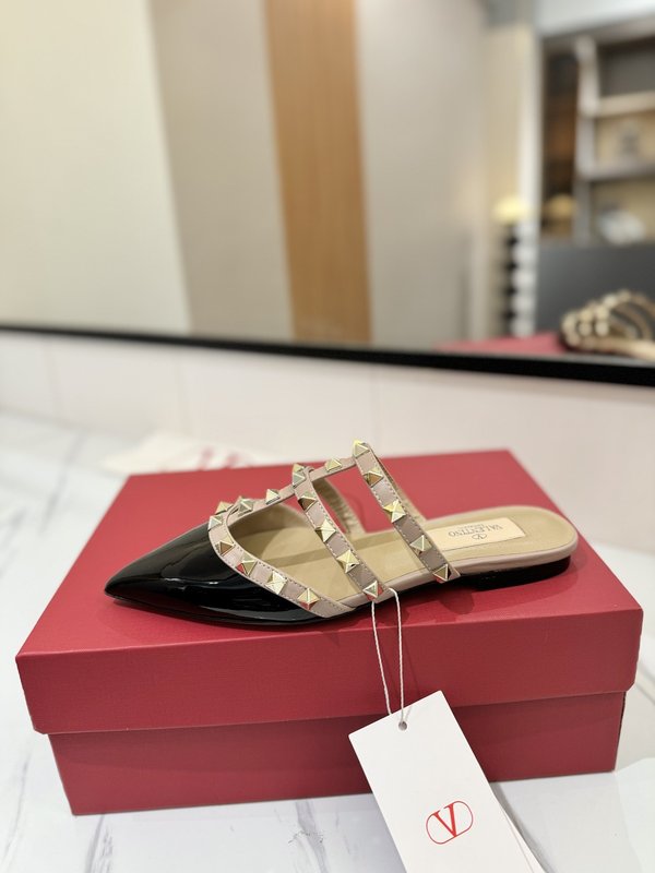 발렌티노 스터드 포인트 플랫 뮬 001-252808