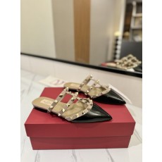 발렌티노 스터드 포인트 플랫 뮬 001-252808