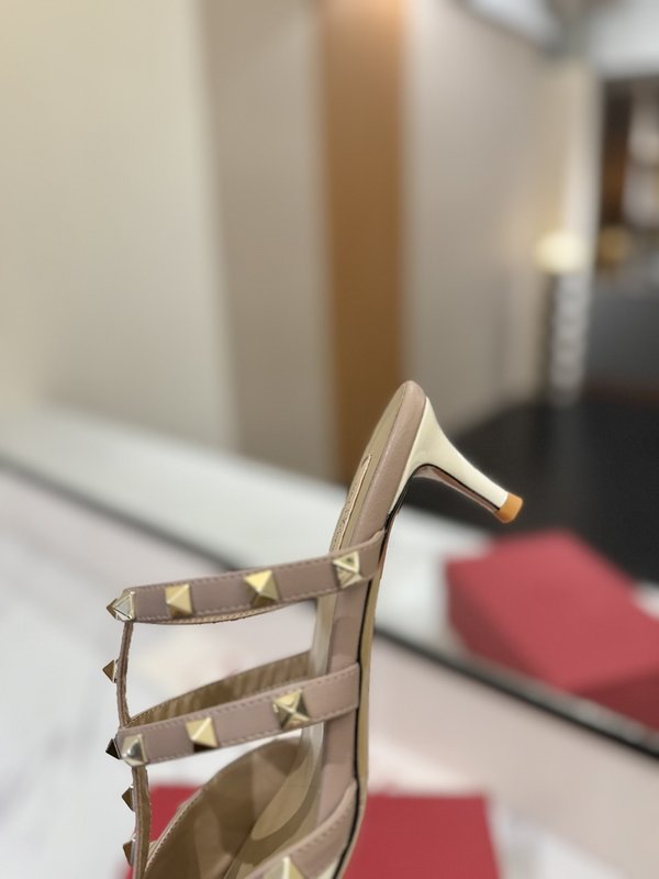 발렌티노 스터드 포인트 페이퍼 슬리퍼 001-252814