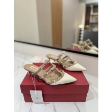 발렌티노 스터드 포인트 페이퍼 슬리퍼 001-252814