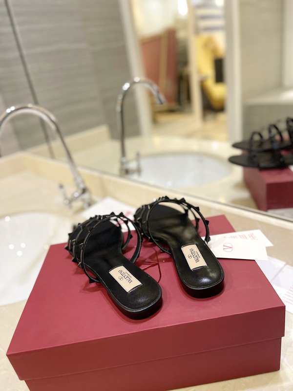 발렌티노 클래식 왕자 로고 샌들 001-252819