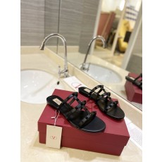 발렌티노 클래식 왕자 로고 샌들 001-252819