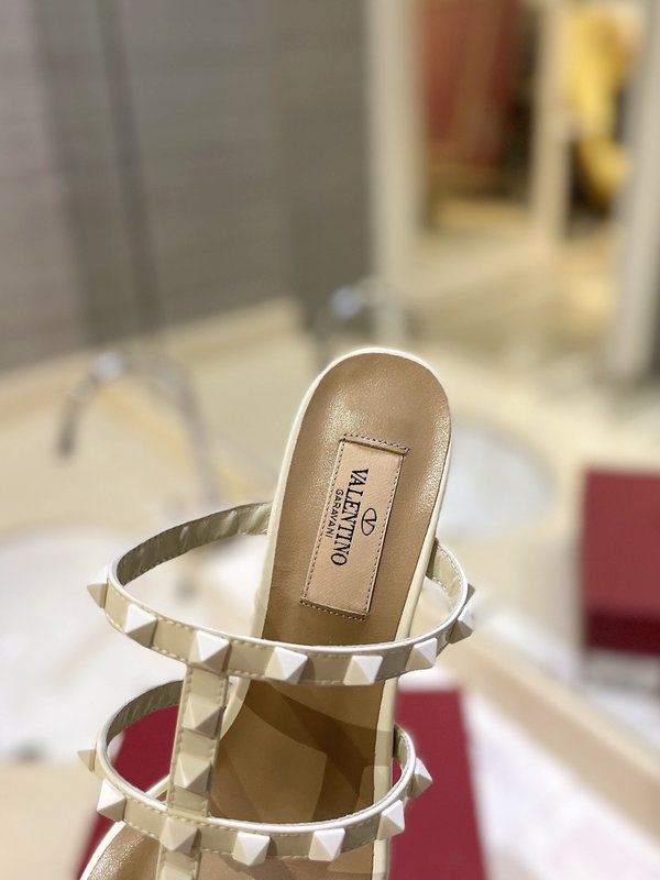 발렌티노 클래식 왕자 로고 샌들 001-252821