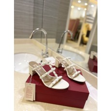 발렌티노 클래식 왕자 로고 샌들 001-252821