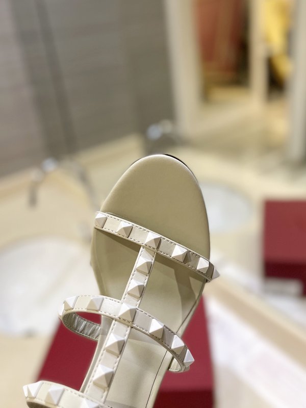 발렌티노 레드 에나멜 H 로고 샌들 001-252828
