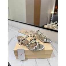 발렌티노 리벳 굽 샌들 001-252829