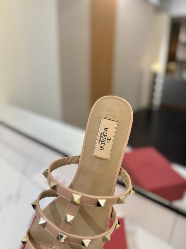 발렌티노 스터드 플랫 페이던트 슬리퍼 001-252841