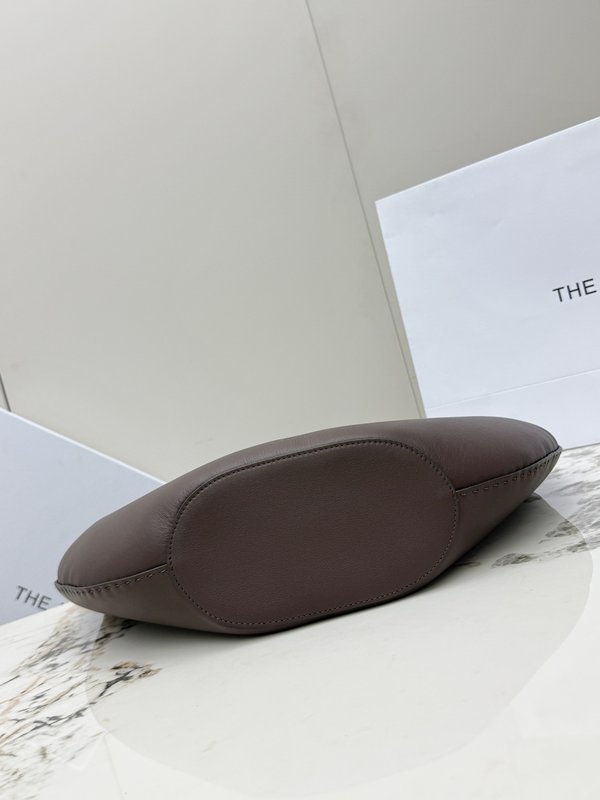 더 로우 하프문 토트백 001-252844