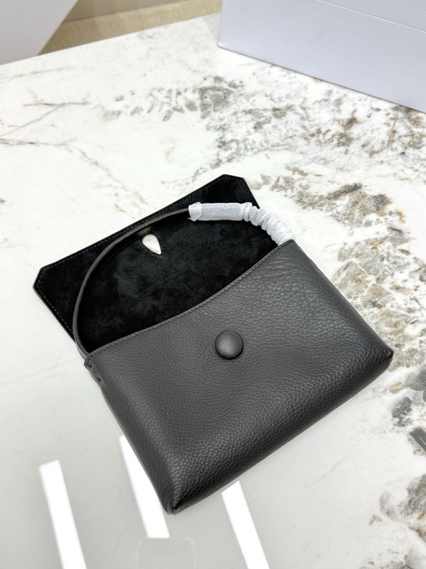 더로우 샐리 빅버튼 토트백 001-252875