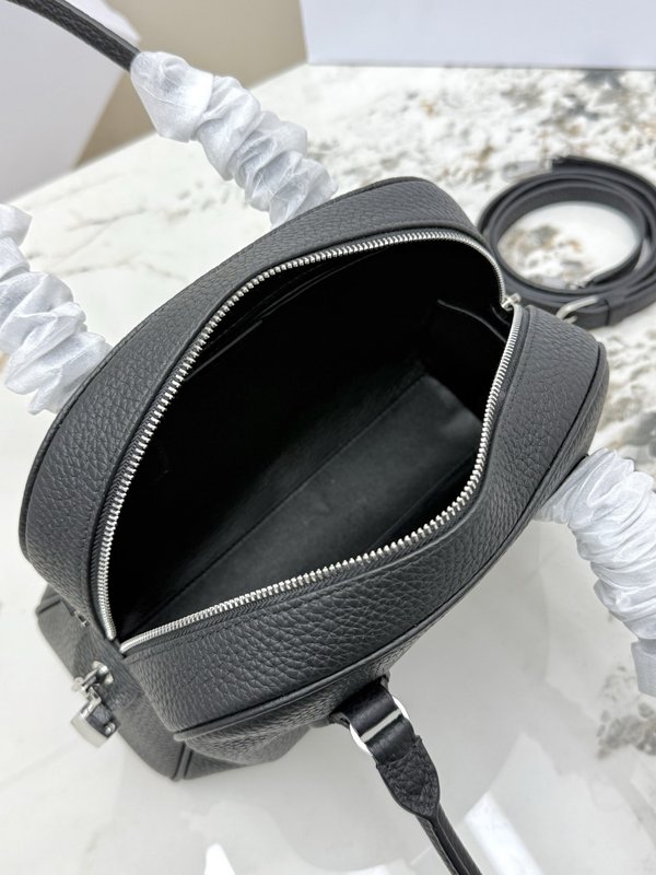 더로우 리치문 송아지 가죽 볼링백 001-252900