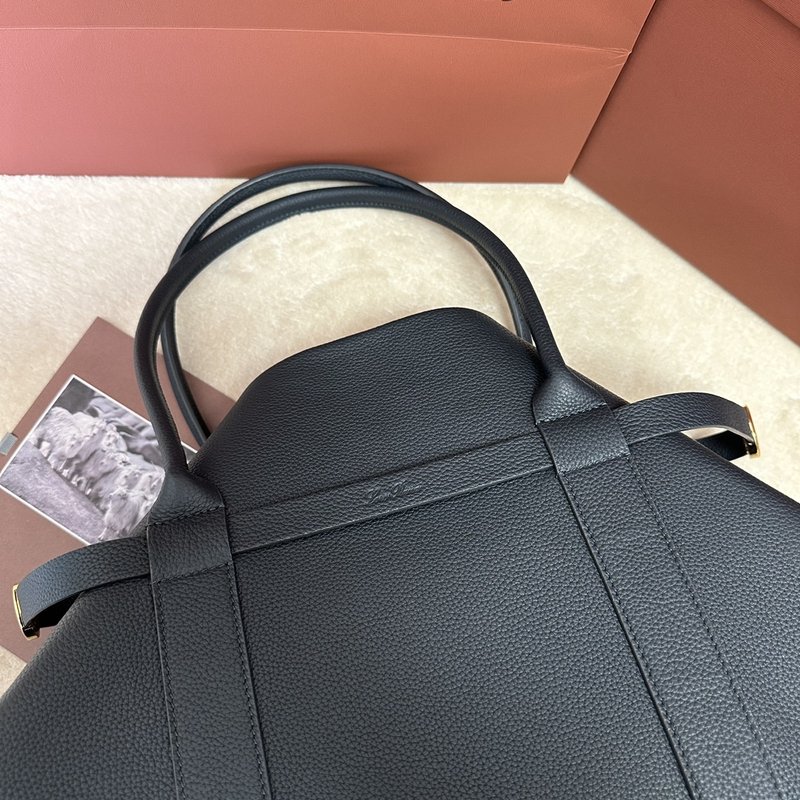 로로피아나 그레인 레더 대형 쇼핑백 001-252904