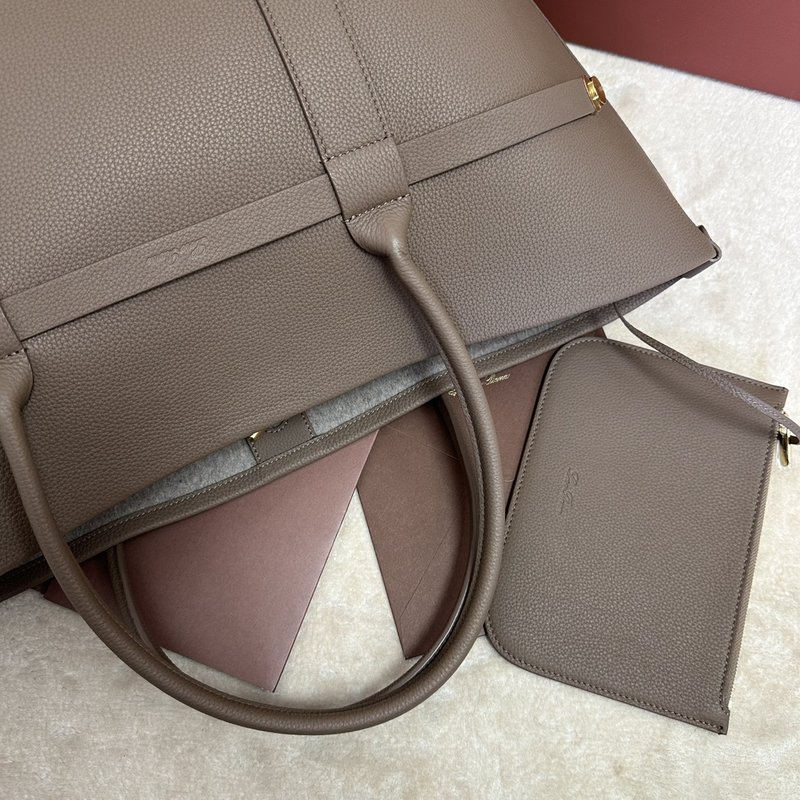 로로피아나 기에라 쇼퍼백 라이트그레이 001-252905
