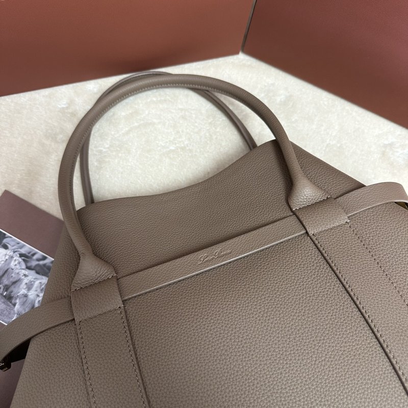 로로피아나 기에라 쇼퍼백 라이트그레이 001-252905