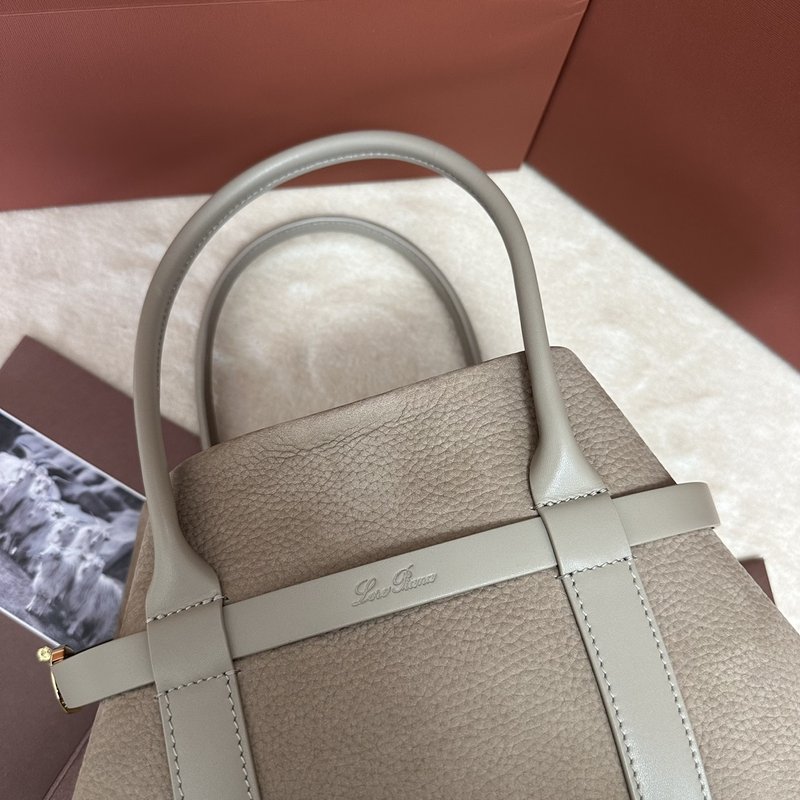 로로피아나 그라나 레더 숄더백 001-252914