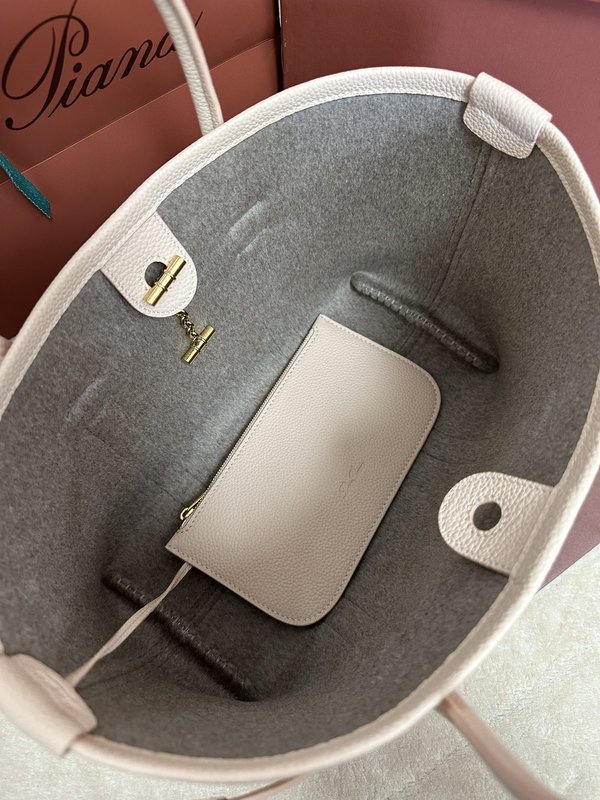 로로피아나 크림 그레인 레더 쇼퍼백 001-252925