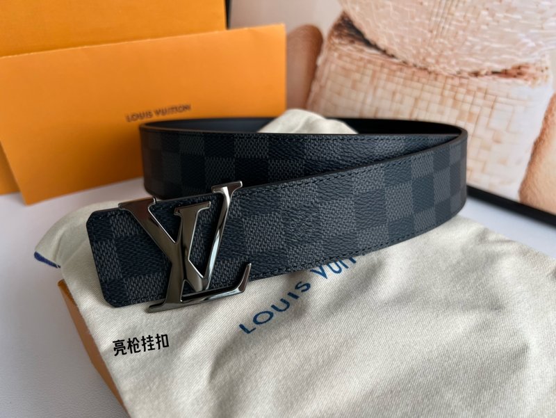 LV 이니셜 양면 버클 벨트 001-253098