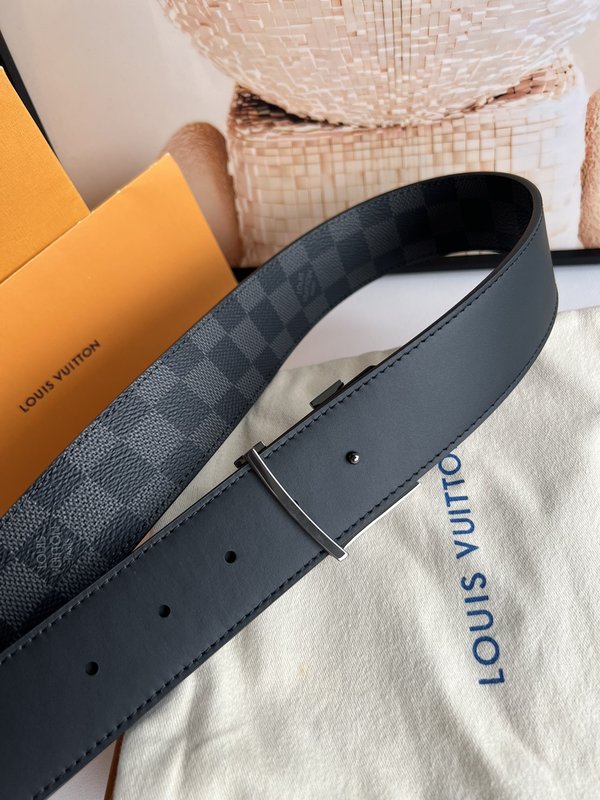 LV 이니셜 양면 버클 벨트 001-253098