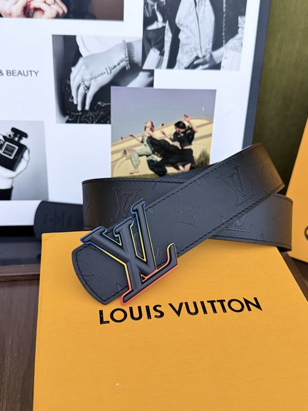 LV 올오버 엠보싱 블랙 그라데이션 버클 벨트 001-253120