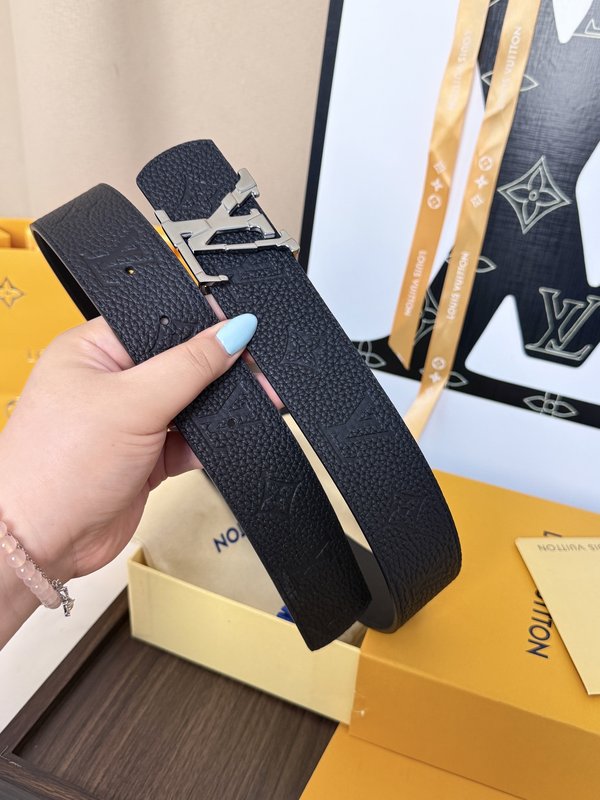 루이비통 클래식 엠보싱 버클 벨트 001-253135