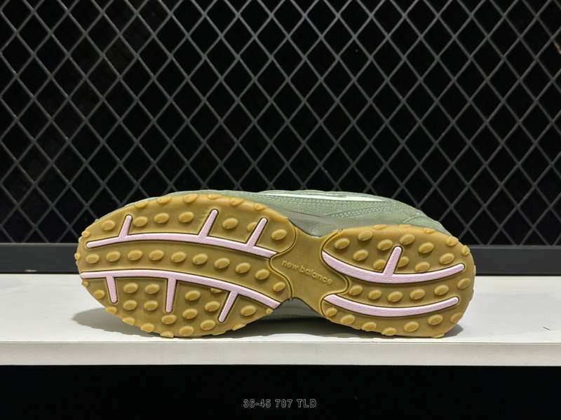뉴발란스 204L 시리즈 박피 독일군 훈련화 001-253579