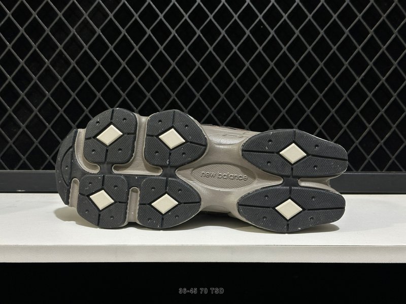 뉴발란스 레트로 러닝슈즈 남녀공용 001-253616