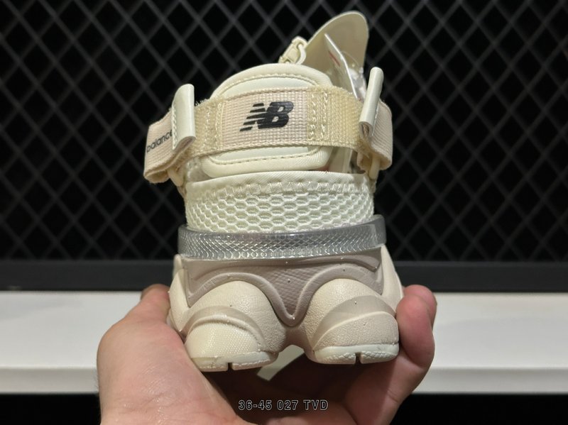 뉴발란스 NB9060 레트로 캐주얼 운동화 001-253625