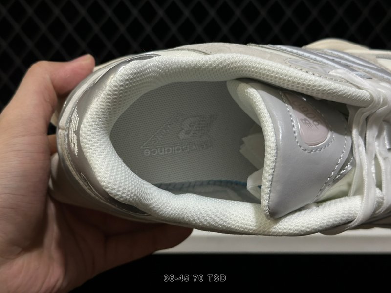뉴발란스 NB9060 레트로 데일리 스니커즈 001-253627
