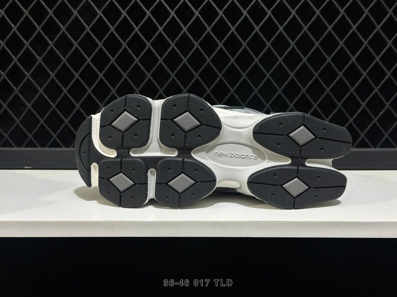 뉴발란스 NB9060 레트로 데일리 스니커즈 001-253631
