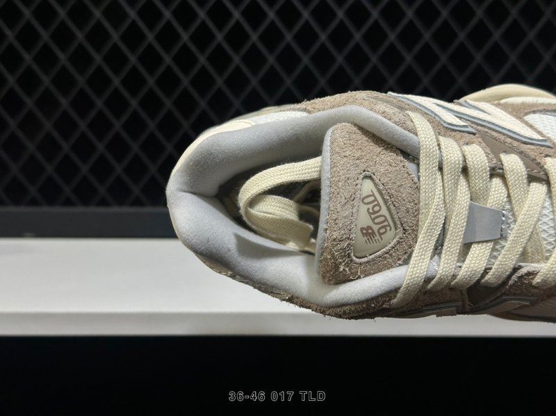 뉴발란스 NB9060 레트로 캐주얼 러닝화 001-253633