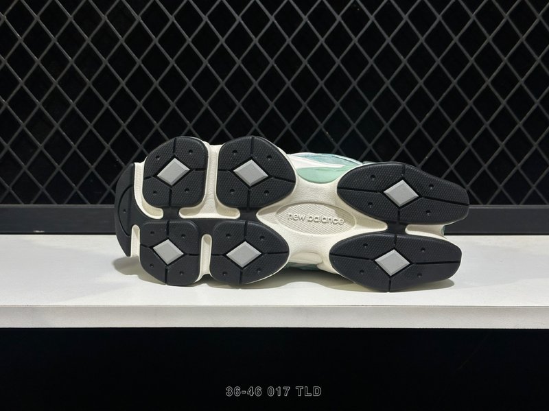 뉴발란스 9060 레트로 러닝화 001-253640