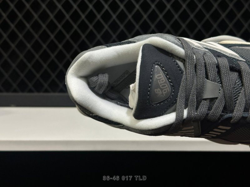 뉴발란스 NB9060 레트로 데일리 러닝화 001-253643