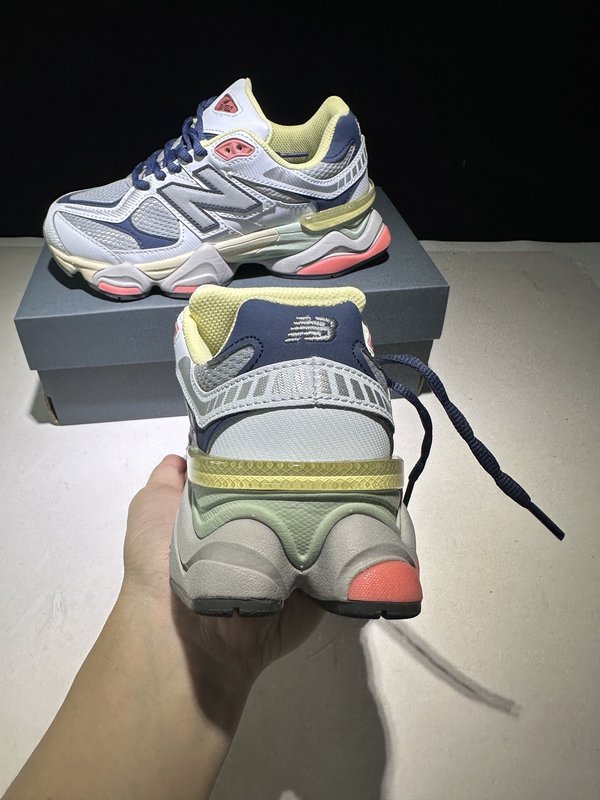 뉴발란스 NB9060 복고풍 두꺼운 밑창 운동화 001-253683